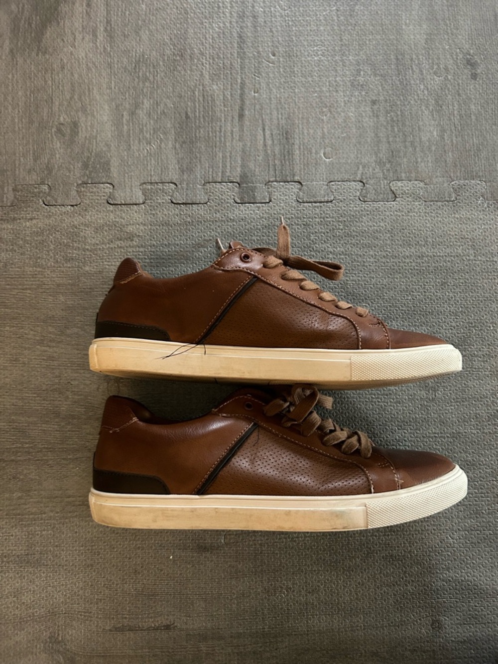 Steve Madden Brown Leather Low-Top Sneakers. Size 10.